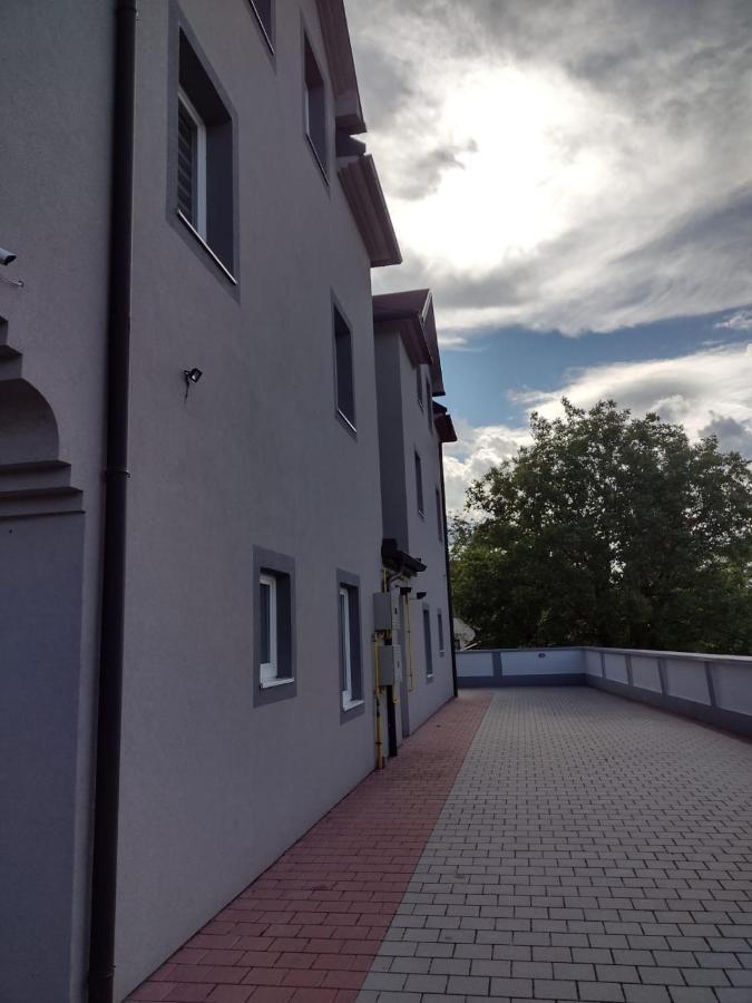 ホテル Zlatni San Banja Koviljača エクステリア 写真